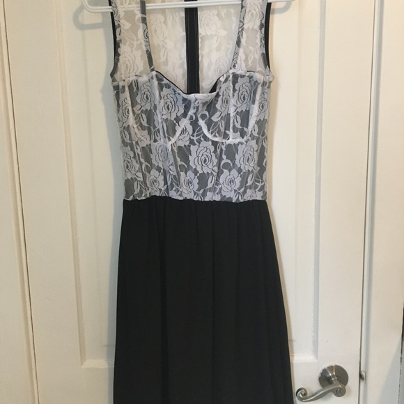 Spanish lace and chiffon party dress. - Picture 7 of 7